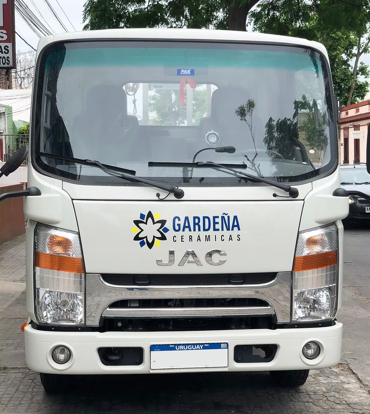 Camioneta de Gardeña para entregas y envíos